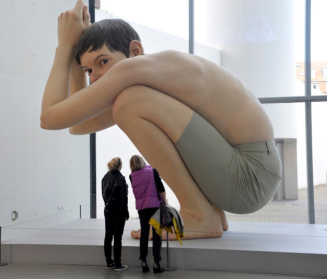 hyperrealistic sculpture by Ron Mueck