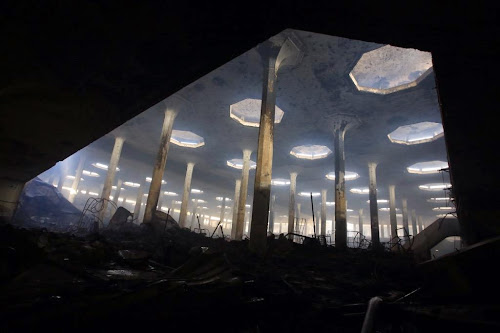 Kolom cendawan kokoh dari api