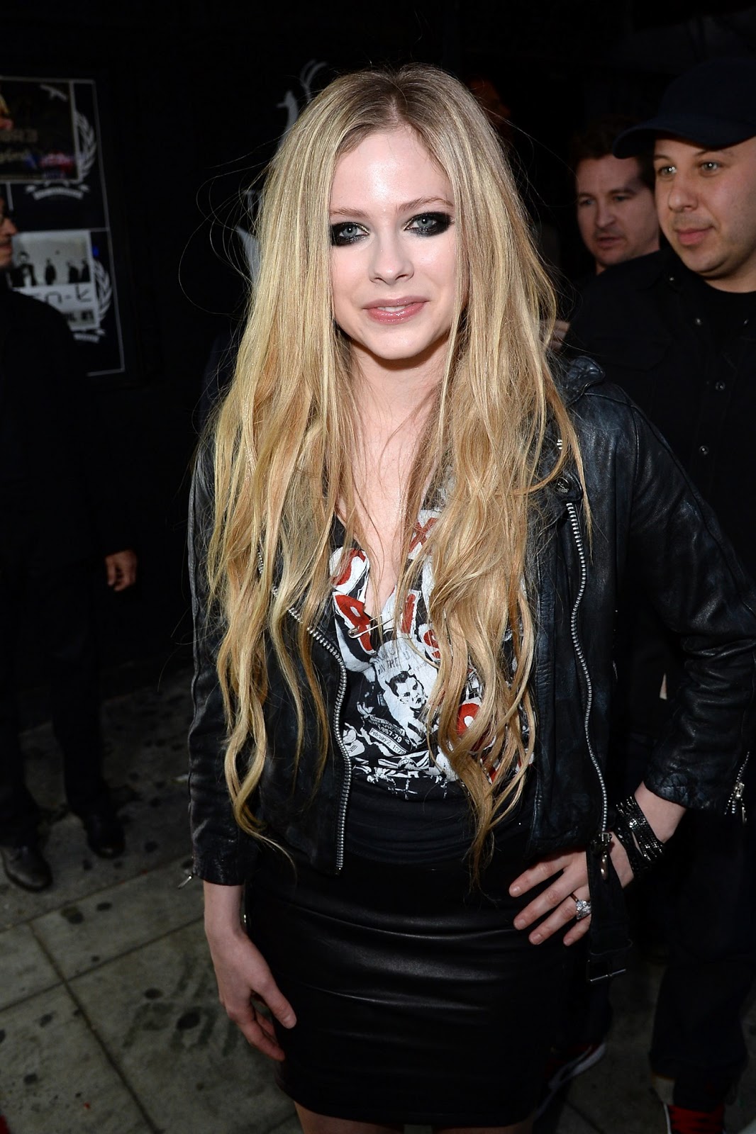 Lovely Ladies in Leather: Avril Lavigne in a leather mini-skirt
