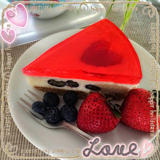 Strawberries Jelly Heart Cheesecake with Blueberries by Ooi U Jen
