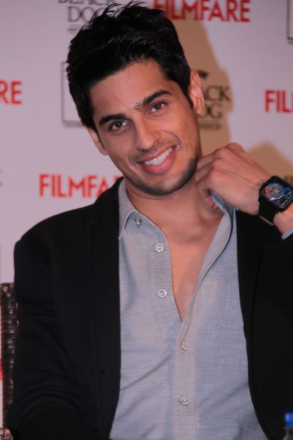 HD Wallpapers: Sidharth Malhotra Hot Photos