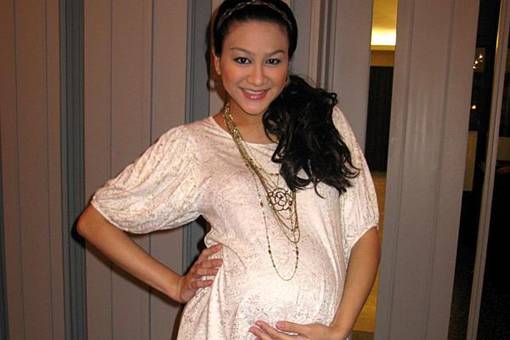 Hal Dunia Dynas Mokhtar Buka Butik Penyusuan Susu Ibu Hal Dunia Dynas Mokhtar Buka Butik Penyusuan Susu Ibu