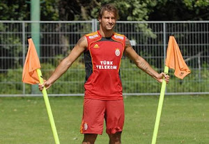 19 Lorik Cana