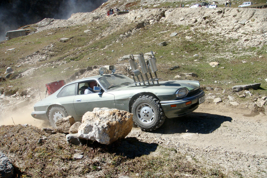 Jeremy+Clarkson+in+a+Jaguar+XJS+Celebration+model.jpg