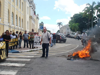 GREVE DOS JORNALISTAS  EM  JOÃO PESSOA PB  E CHICO DO RADIO  NO CENTRO  DO MOVIMENTO