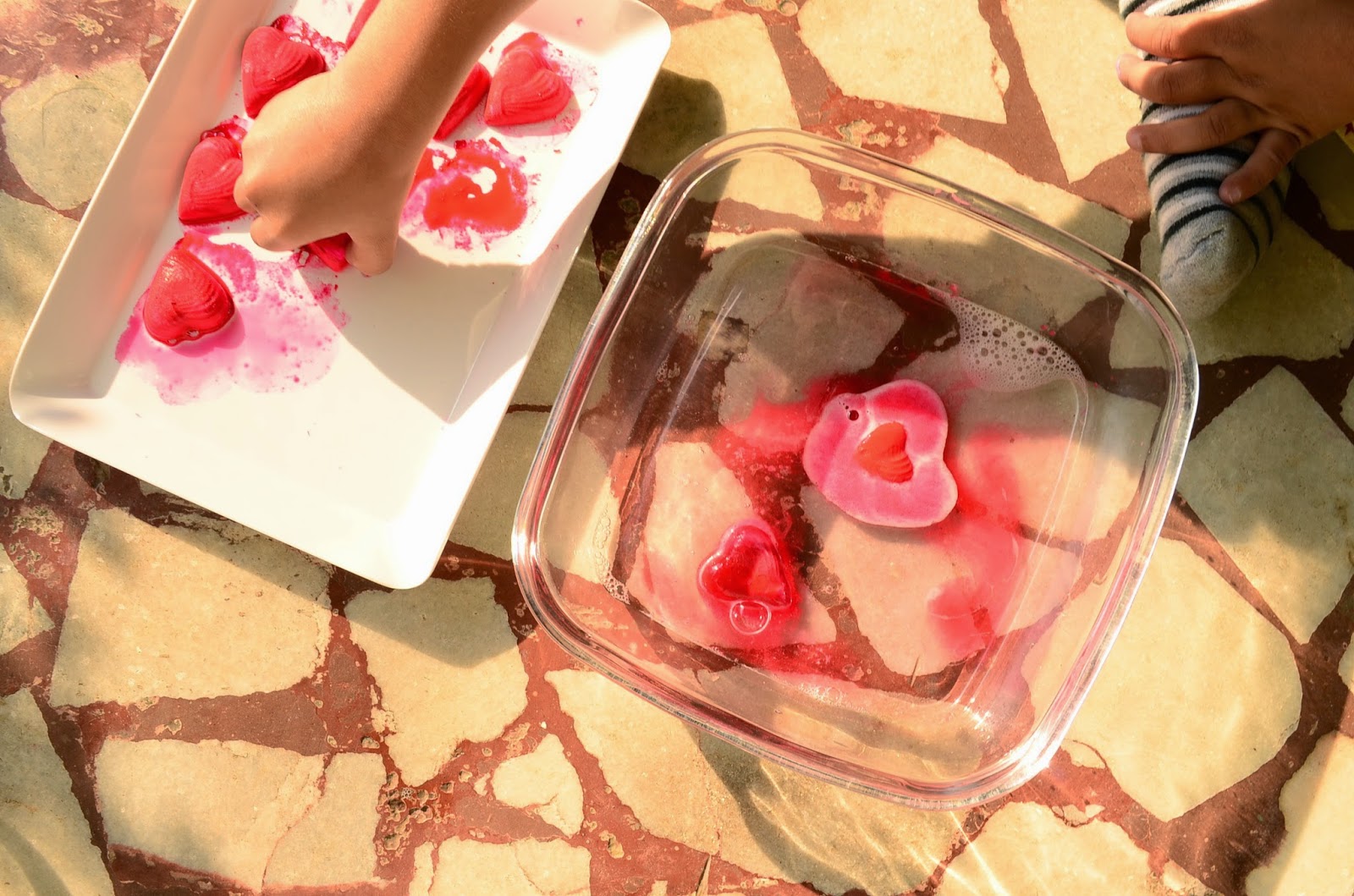 Practical Mom Fizzy Hearts & Stars Baking Soda & Vinegar Experiment!