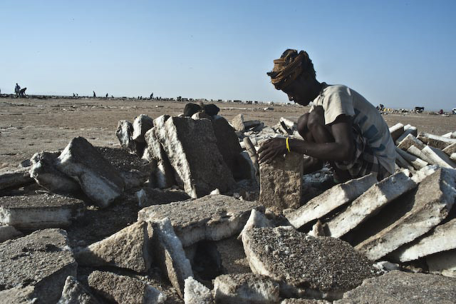 Photograph of salt miners in Berehale, Afar, Ethiopia by Ethiopian photographer Michael Tsegaye