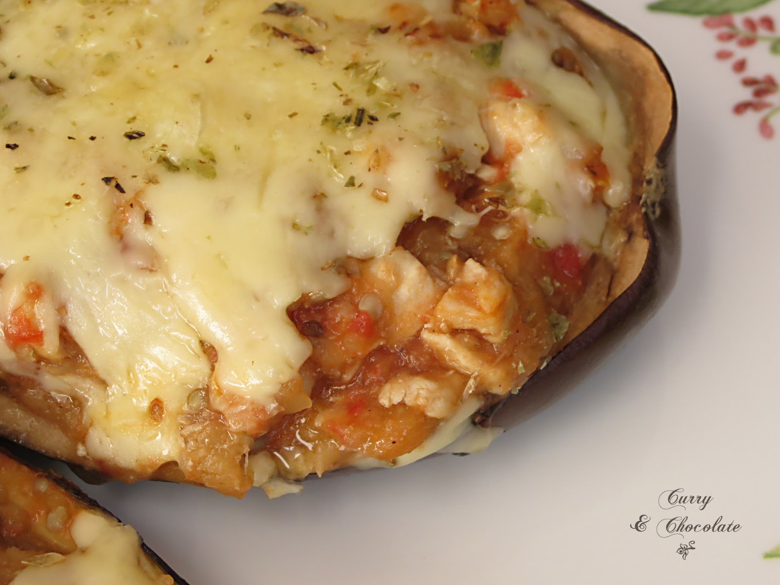 Berenjenas rellenas de pollo y tomate con queso - Chicken stuffed eggplants with tomato and cheese Berenjenas rellenas de pollo y tomate con queso - Chicken stuffed eggplants with tomato and cheese