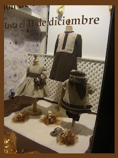 Escaparate de Navidad en la tienda de moda infantil Badum Badero, foto 1
