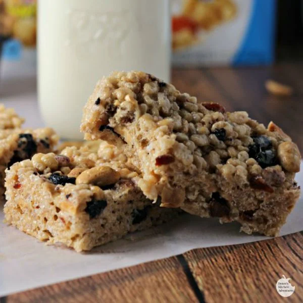 Berry Yummy Cereal Bars | by Renee's Kitchen Adventures - Easy recipe for a wholesome on-the-go breakfast or snack. You can make your own milk and cereal bars right at home! #FueledForSchool ad