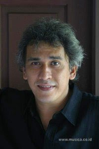 oisurabaya: BIOGRAPHY IWAN FALS