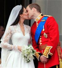 William and Kate seal wedding with balcony kisses