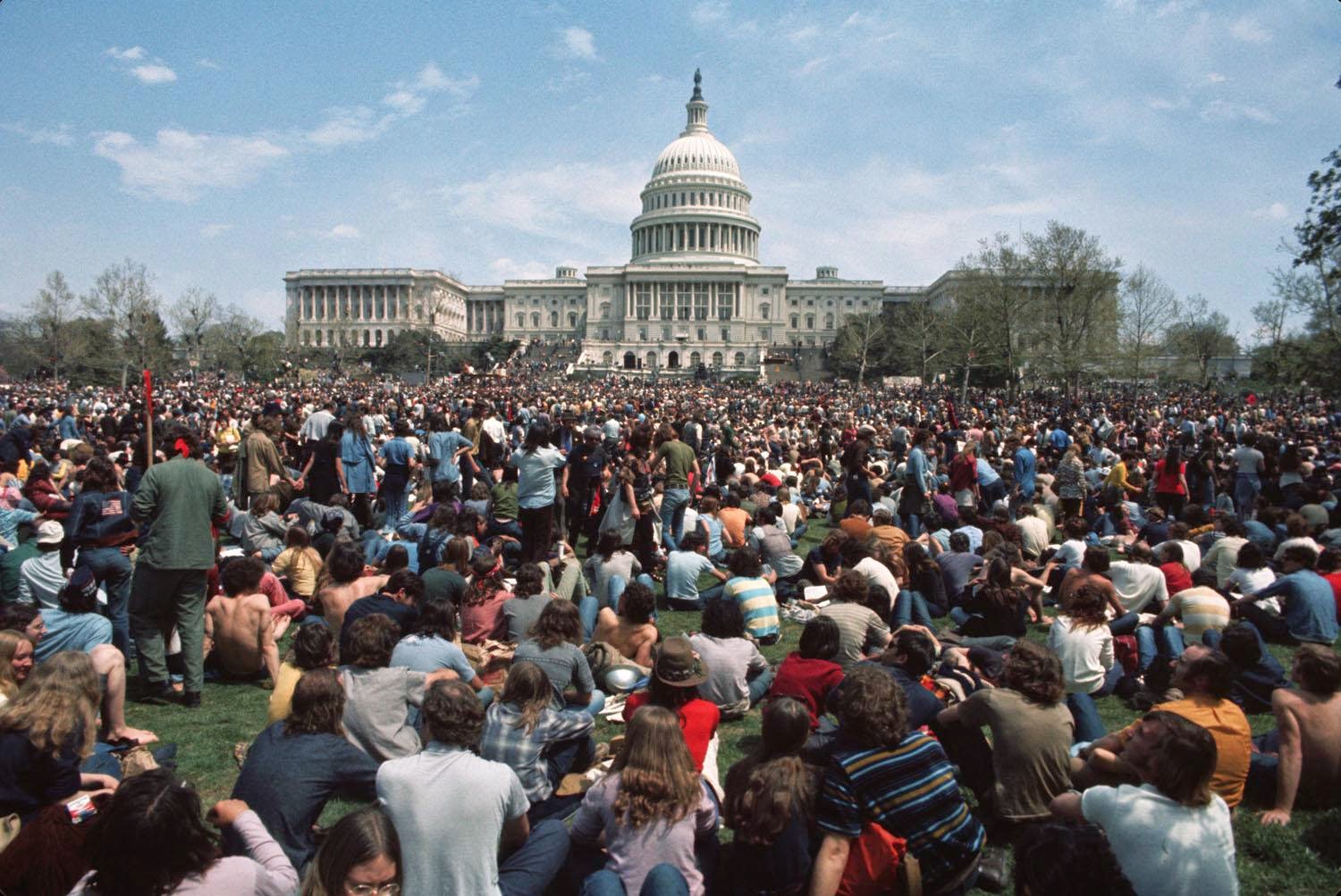 30 Color Photographs Of AntiVietnam War Protests In The U.S From The