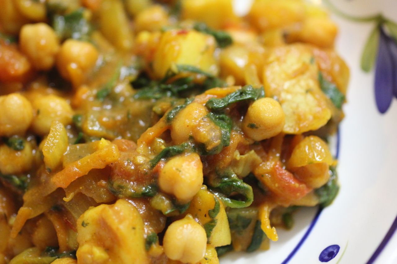 Green Gourmet Giraffe MLLA Chickpea and potato curry with mango chutney