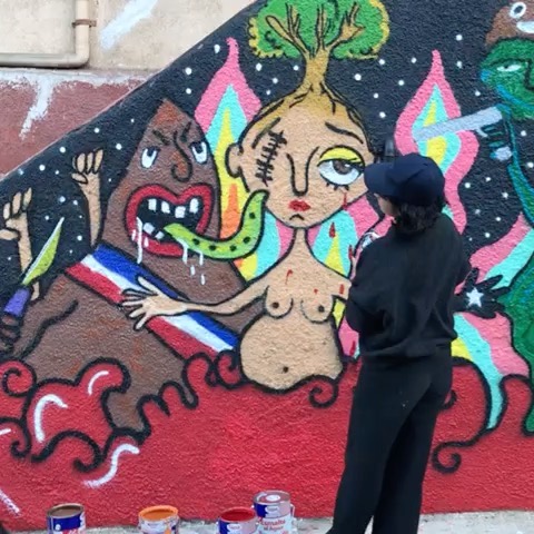 MON LAFERTE  PINTANDO MURAL EN EL CERRO CARCEL, NOVIEMBRE