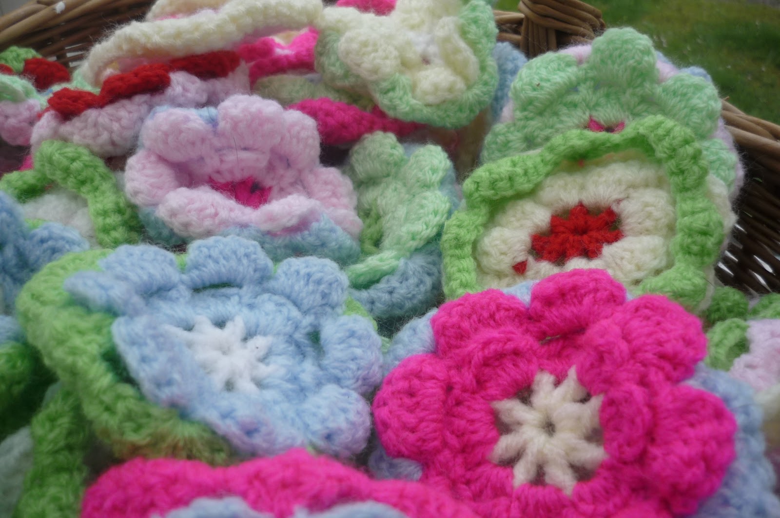 KnitKnatKnotUK Crochet Flower Throw