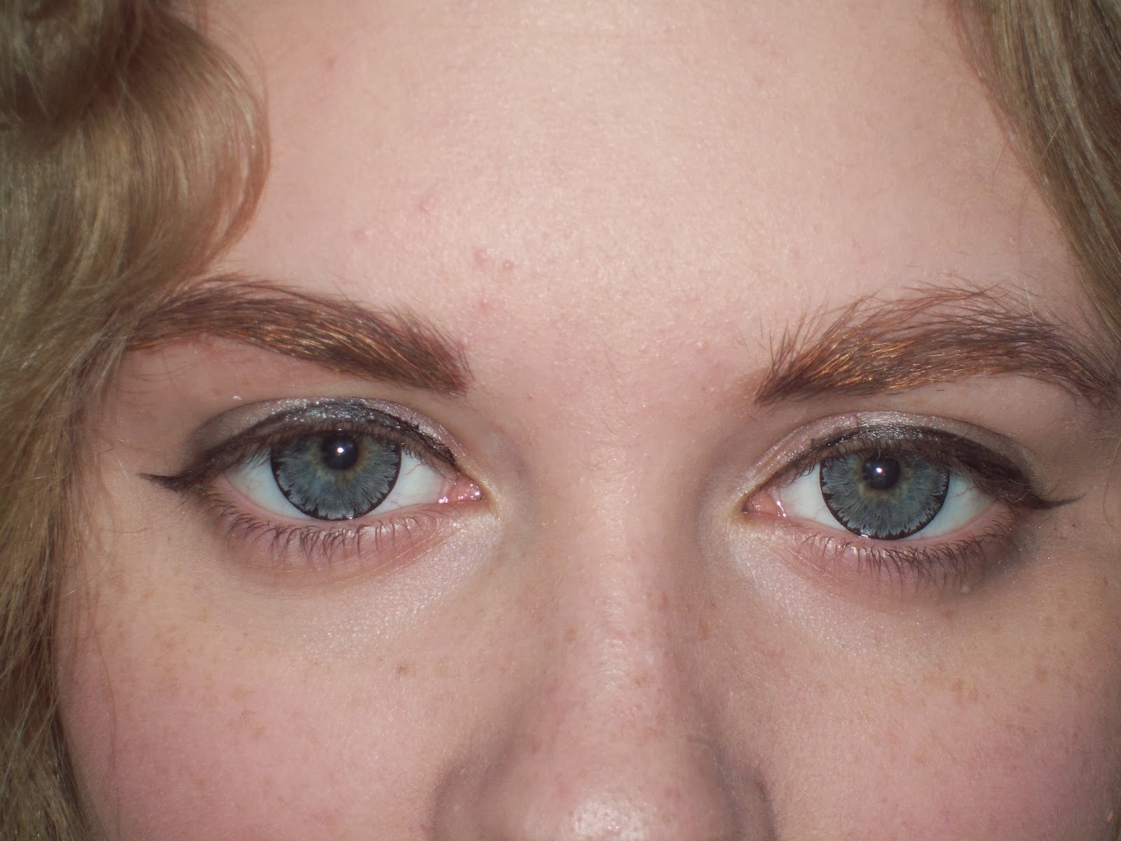 Hiding My Love Circle Lens Review EOS Ice Gray/Grey on light eyes