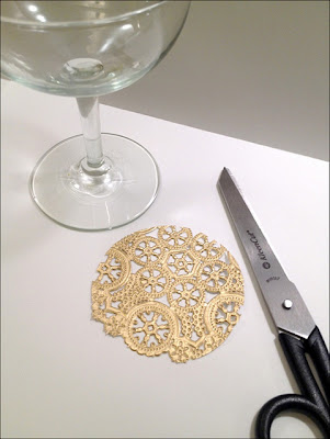 Decora tus copas de vidrio con encaje dorado Decora tus copas de vidrio con encaje dorado