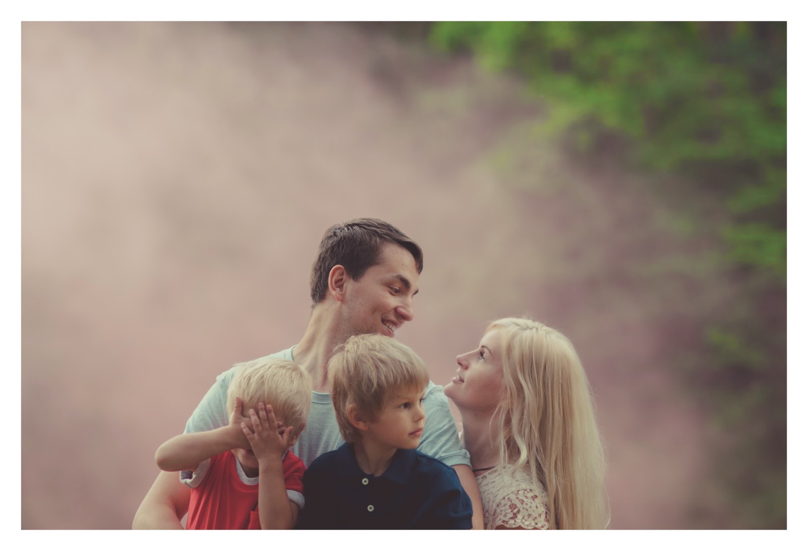 семейный фотограф, фотосессия с дымовыми шашками, дымовые шашки, семейная фотосессия, фотосессия семьи, детская фотография, фотограф в Киеве семейный фотограф, фотосессия с дымовыми шашками, дымовые шашки, семейная фотосессия, фотосессия семьи, детская фотография, фотограф в Киеве