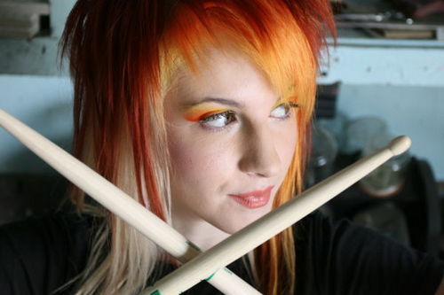 hayley williams hairstyle with bangs. hayley williams hairstyles