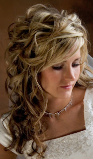 Carrie Underwood Long Blonde Romantic Curly Hairstyles long wedding hairstyles with curly hairstyles 2012 Carrie Underwood Long Blonde Romantic Curly Hairstyles