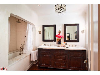 Coolest House on Caravan! 831 Wellesley Ave. Brentwood photo bath Coolest House on Caravan! 831 Wellesley Ave. Brentwood