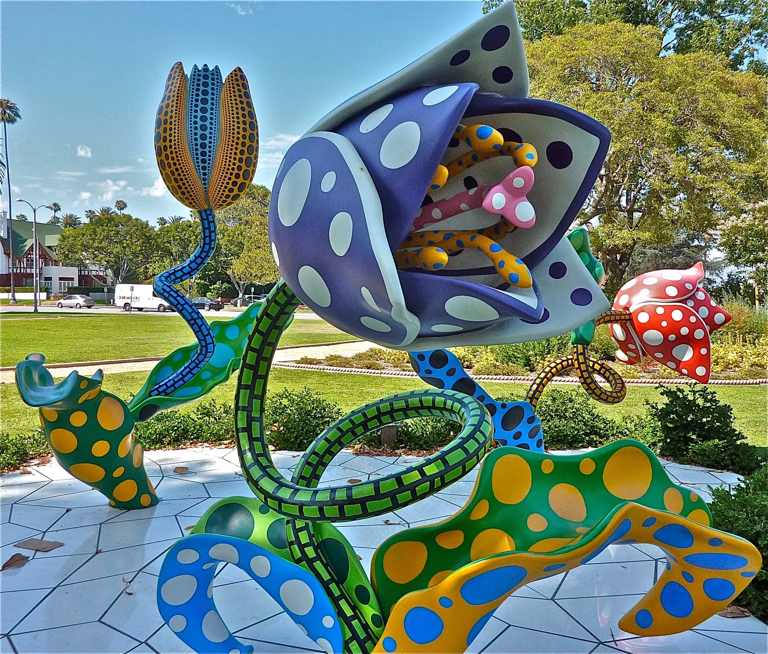 Solitary Dog Sculptor I Sculpture Escultura Yayoi Kusama Part 1