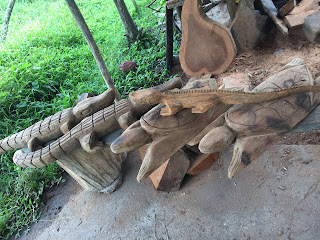 Remax Vip Belize: Wood carvings