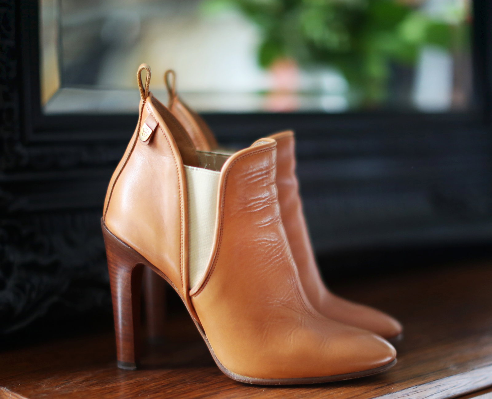 LOUISE PARIS: CHLOE Bottines Catlyn low boots en cuir camel Px boutique 640€ Taille 36,5 / Catlyn tan leather heel ankle boots Retail price 640€ Size 36.5