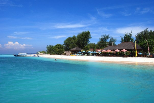 Pemandangan pantai senggigi yang bersih dan cantik
