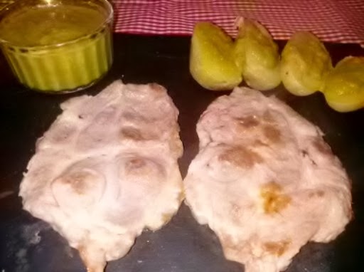 Hamburguesas De Cerdo Con Verduras Y Salsa De Pimientos Verdes
