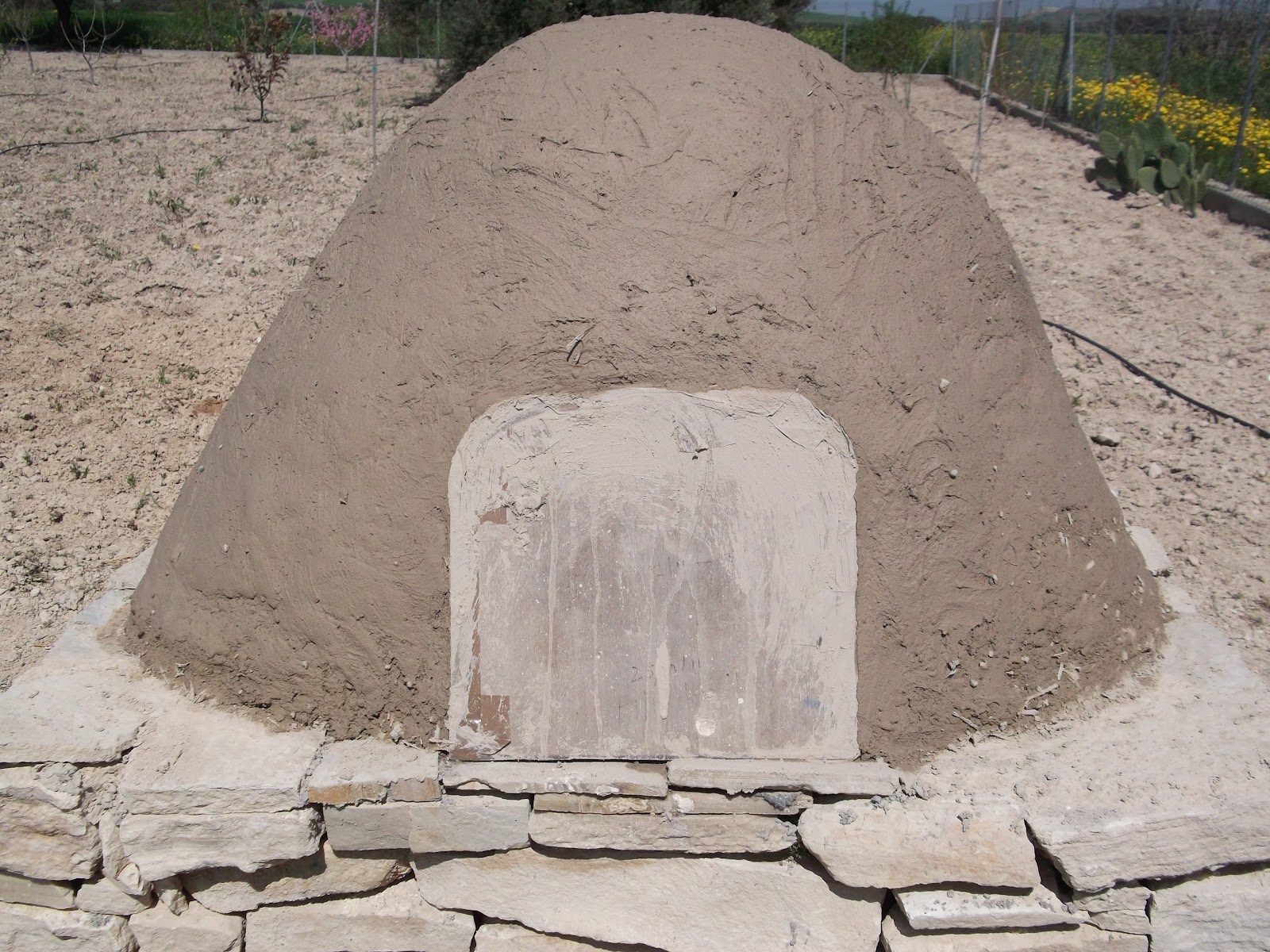 The Cyprus Garden Blog Build a wood fired earth oven (Part 2)