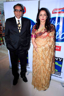 Dharmendra & Hema Malini on the sets of 'Indian Idol 6' 