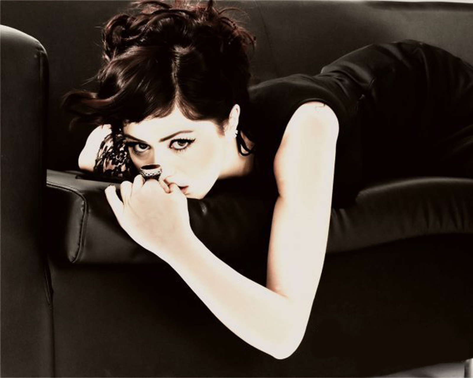 http://2.bp.blogspot.com/-UAa8Nd8p-zg/ToIWy-7z46I/AAAAAAAABVA/gsnmtHLiDAE/s1600/Deniz_%25C3%2587ak%25C4%25B1r_Masa_%25C3%259Cst%25C3%25BC_Kaliteli_Resimler_Seksi_Duvar_Ka%25C4%259F%25C4%25B1tlar%25C4%25B1_Vvallpaper.net.jpg