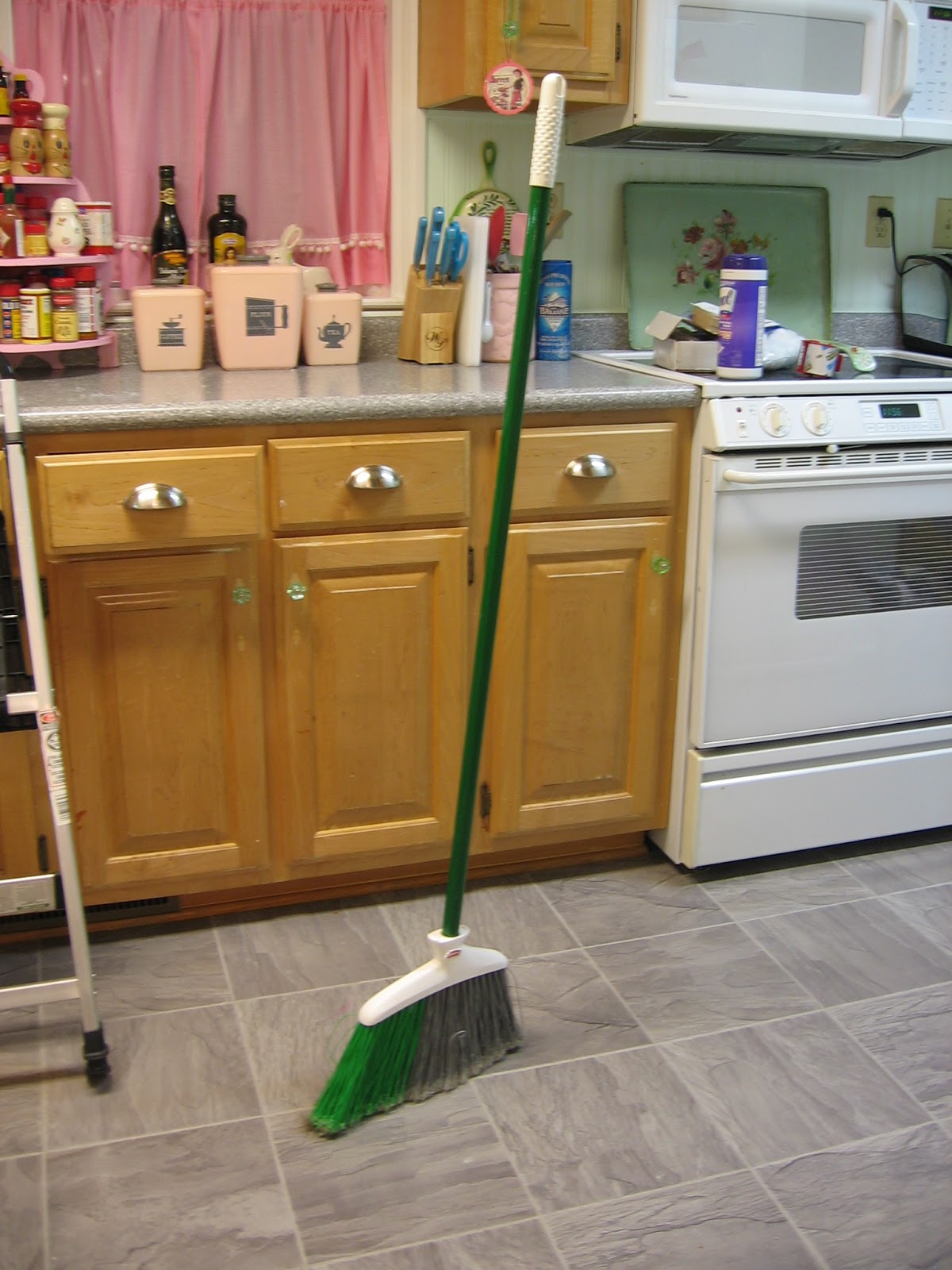 Mar 11, 2012. Brooms and Eggs Standing Alone on March 10, 2012. balance an egg on end  on the Spring Equinox, can you *only* balance a broom on end.