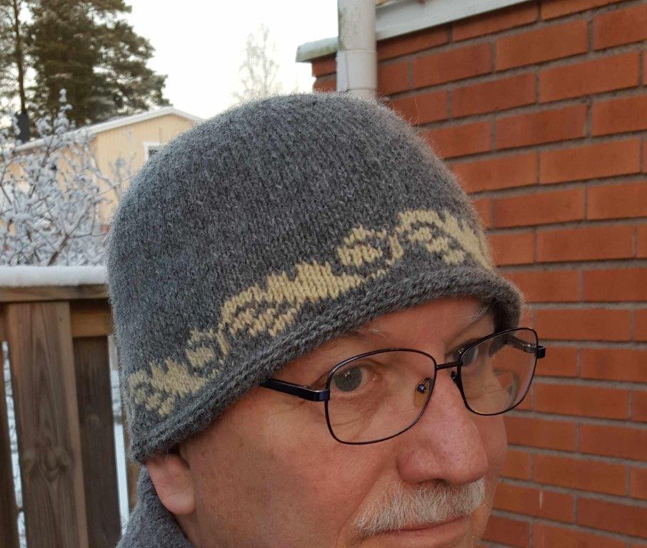 Lappone One more grey hat in twined knitting