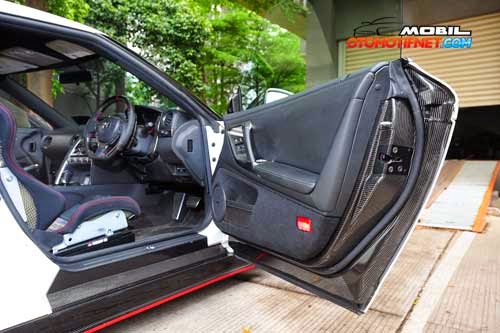 Nissan Skyline GT-R R35 http://www.boncel.in/2014/12/nissan-skyline-gt-r-r35-hanya-ada-1-di.html