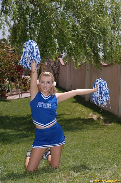 belle cheerleader Lexi