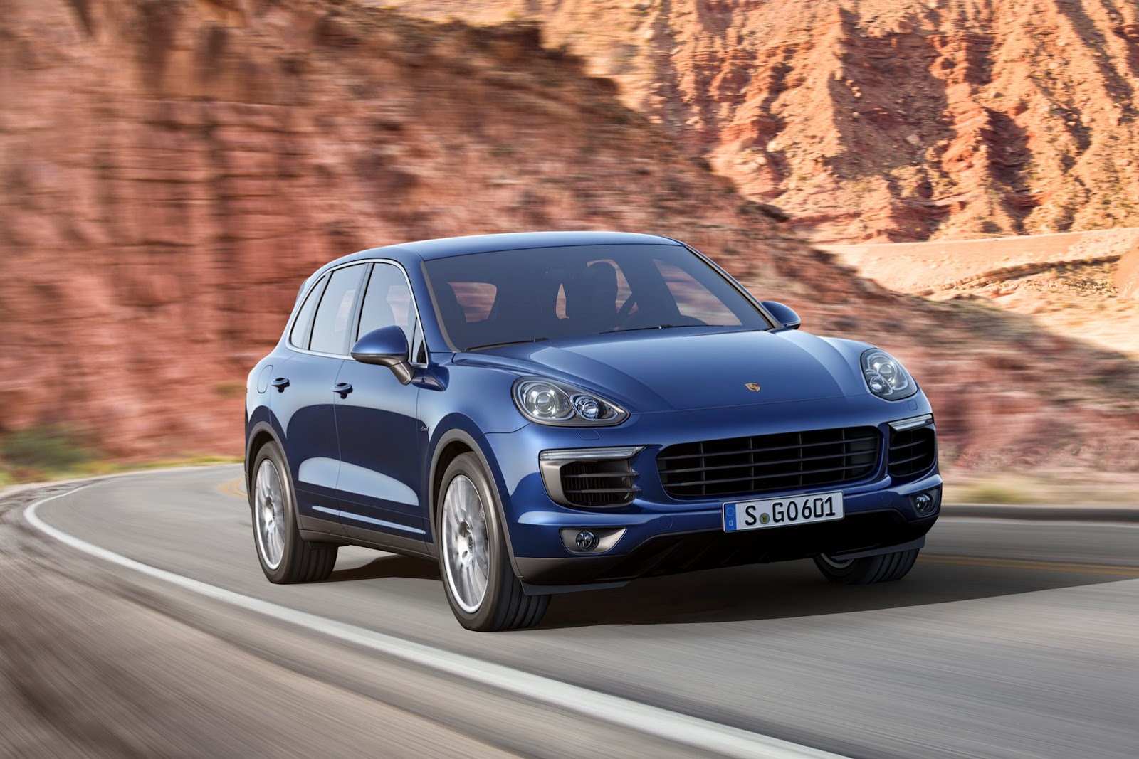 2015 Porsche Cayenne Facelift Revealed, Gets 410HP Plugin Hybrid and
