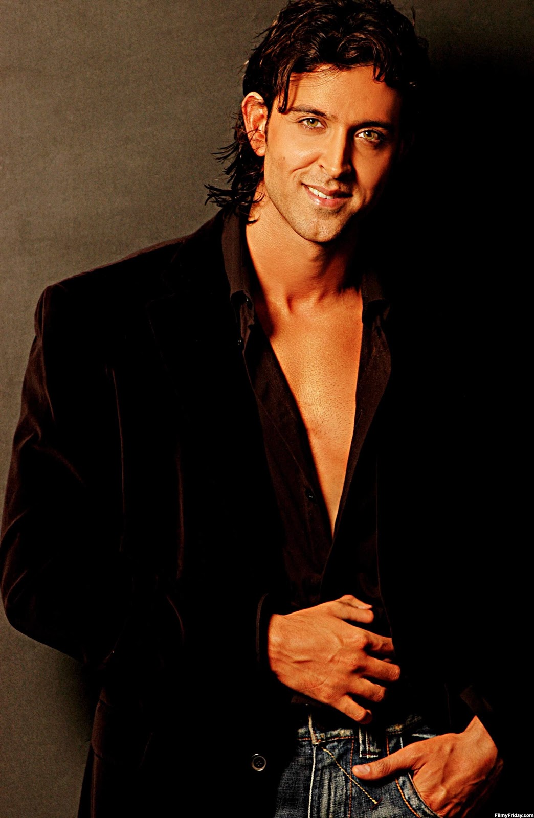 http://2.bp.blogspot.com/-UDNhm0LPbTQ/Td_chYFPseI/AAAAAAAAAHg/M2U8QNTsd_M/s1600/hrithik-roshan.jpg