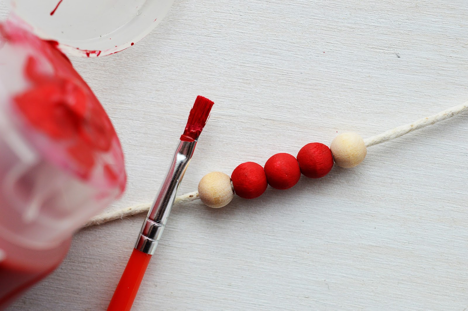 Crafter's KnowHow The Best Way To Paint Wooden Beads Motte