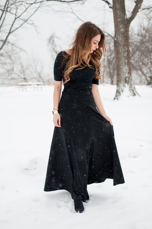 Black winter skirt Don’t skirt the issue! Let’s talk: skirts! There really is a different vibe for each skirt length. Mini skirts are super cute and flirty, perfect for a night out with the girls.