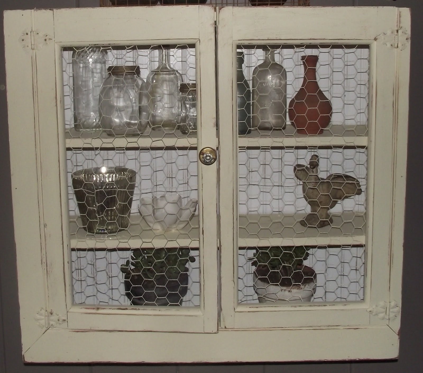 Serendipity Chic Design Vintage with chicken wire