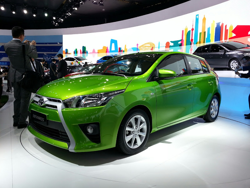 new yaris 2014 side view new yaris 2014 front view title=