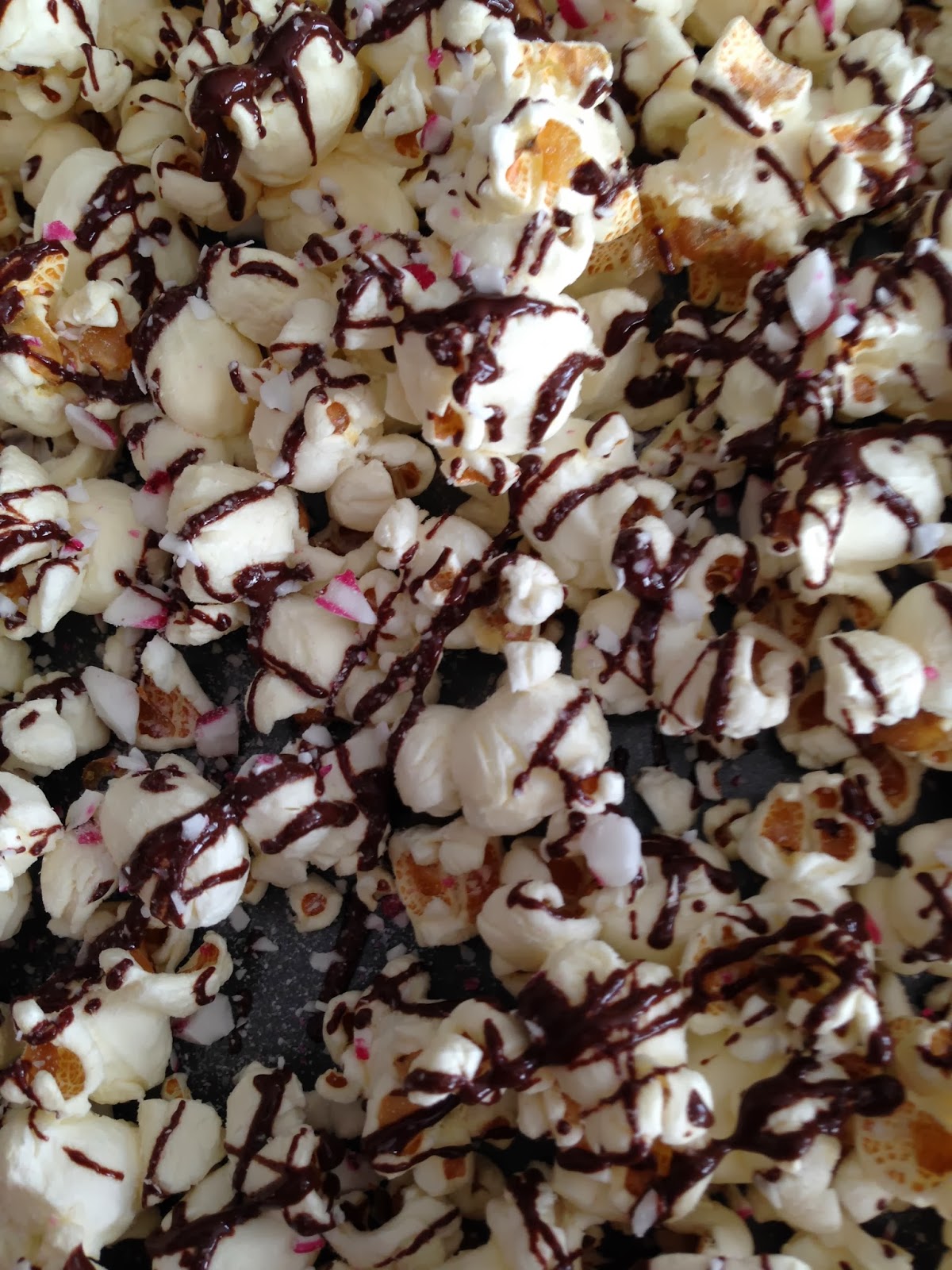 peppermint hot chocolate popcorn peppermint hot chocolate popcorn