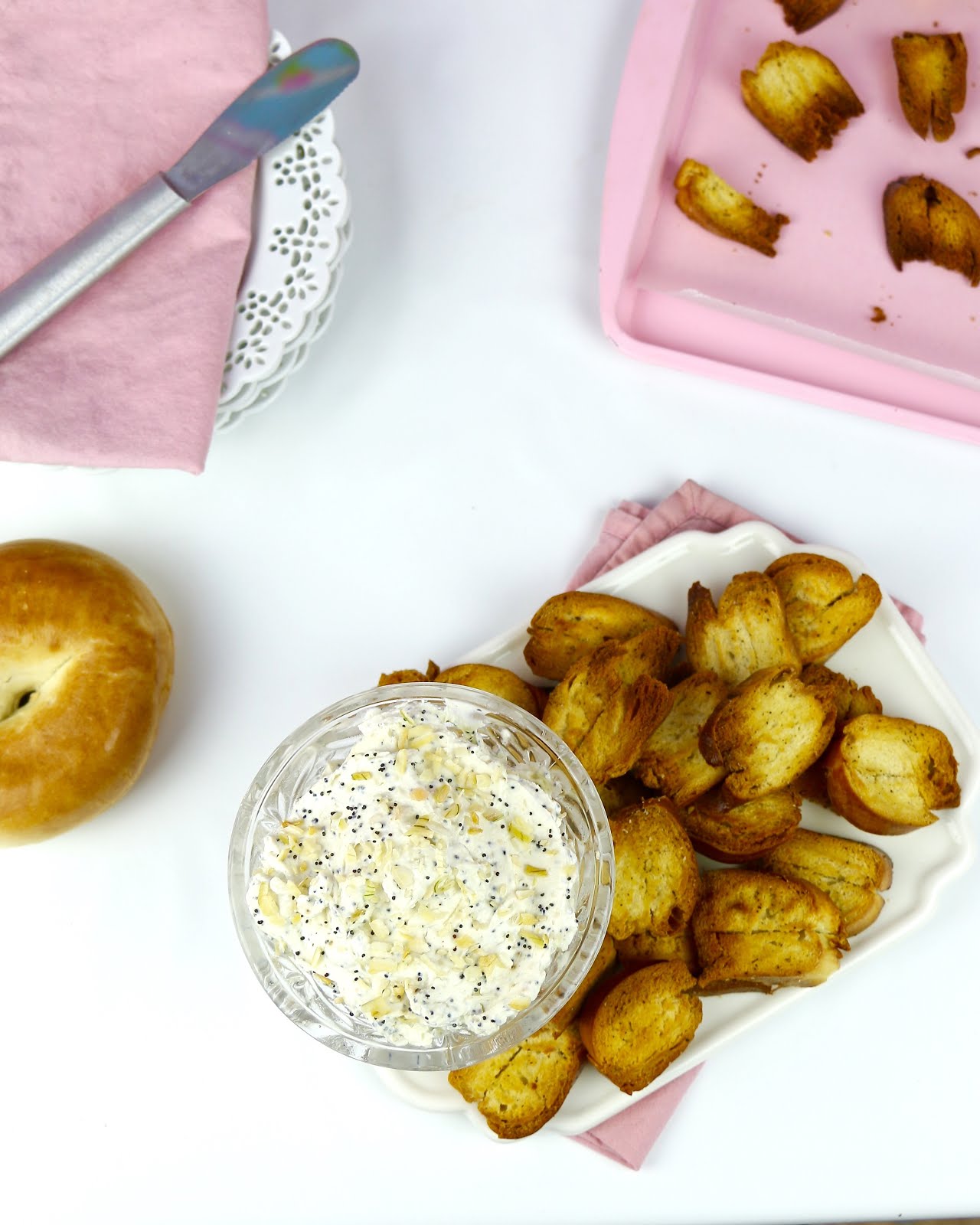 Easy "Everything Bagel" Cream Cheese Dip with Bagel Chips The Lindsay Ann