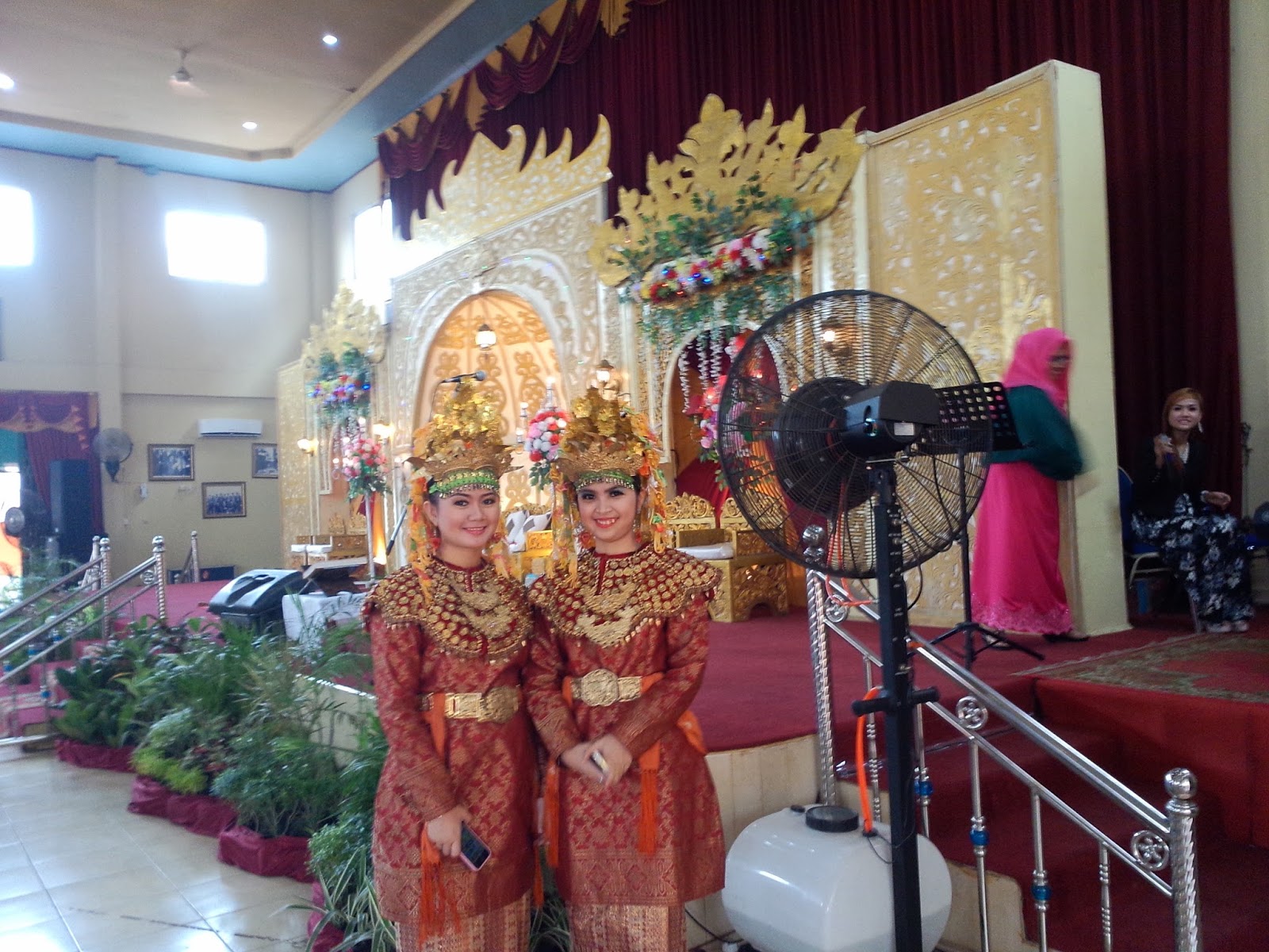 pakaian pengantin palembang modern 