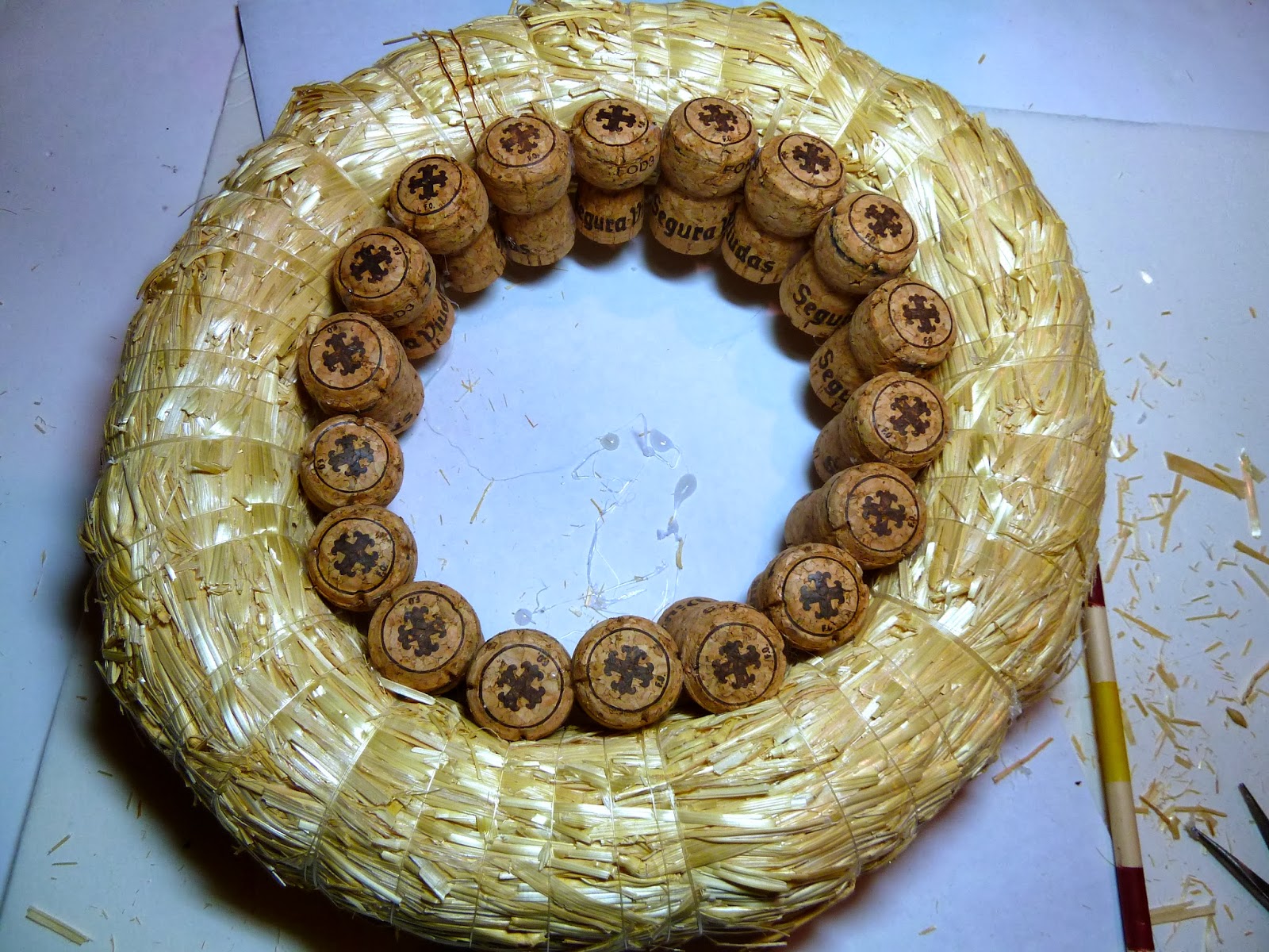 Make it easy crafts Recycled wine and champagne cork wreath with bow