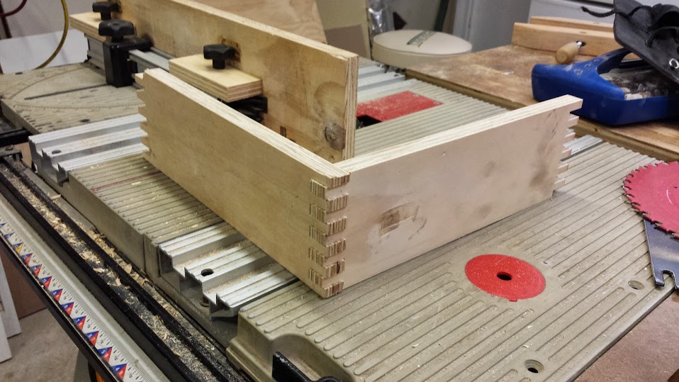 Dave's Blog A simple box joint jig for the Ryobi BT3100 and