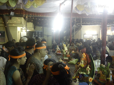 People performing aarti and pooja before the Ganpati visarjan